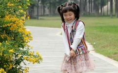 掀开奶罩边躁狠狠躁软学生